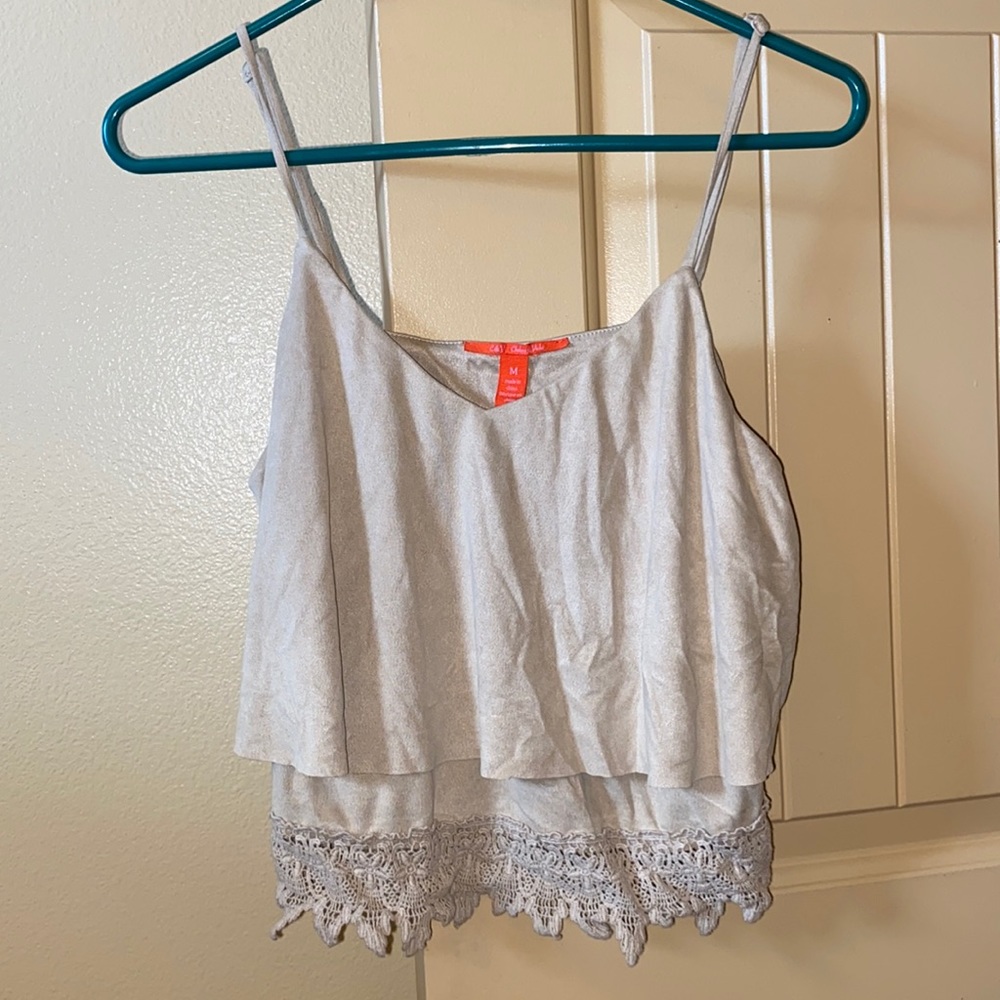 Women’s tan tank top medium